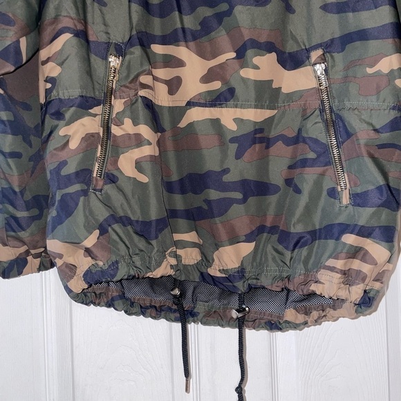 Women’s Camouflage Windbreaker - Picture 7 of 7